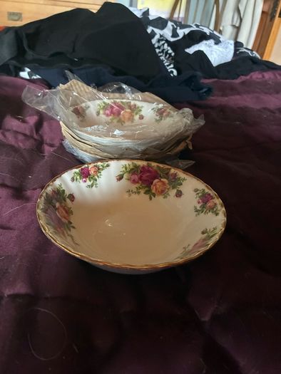 OLD Country Rose - Royal Albert - various