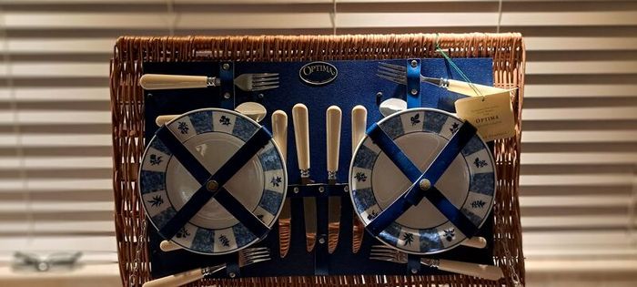 picnic basket for 4 people