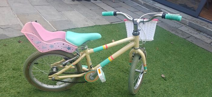 Raleigh Pop 16-inch Kids' Bike in the Cream/Teal