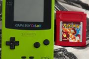 Original Nintendo Game Boy Color Green w Pokemon Red