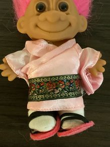 Vintage RUSS TROLL DOLL Fuchsia Hair JAPANESE Around The World JAPAN w Slippers