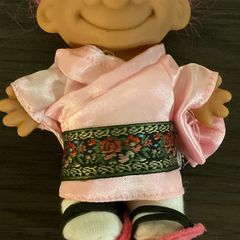 Vintage RUSS TROLL DOLL Fuchsia Hair JAPANESE Around The World JAPAN w Slippers