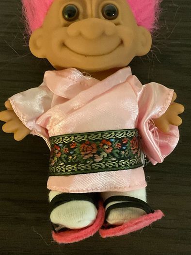 Vintage RUSS TROLL DOLL Fuchsia Hair JAPANESE Around The World JAPAN w Slippers
