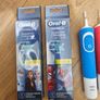 oral b kids electric toothbrush x 2 With charger and 8 brand new heads Image 6