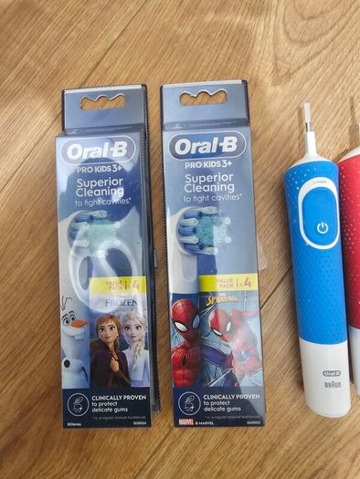 oral b kids electric toothbrush x 2 With charger and 8 brand new heads