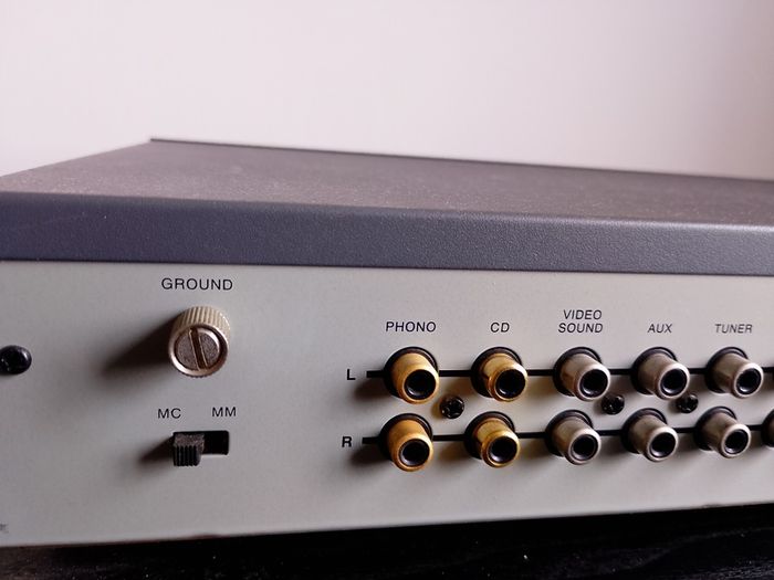 NAD 114 preamp