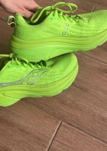 Green Saucony hurricane 25 runners