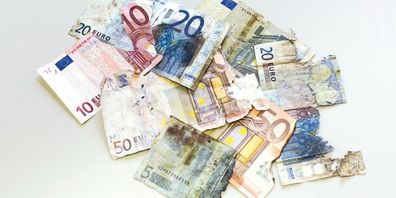Damage /half banknote euro pound etc