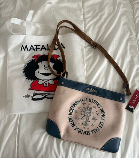 Mafalda crossbody bag with a quote in Spanish