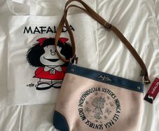 Mafalda crossbody bag with a quote in Spanish