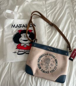 Mafalda crossbody bag with a quote in Spanish