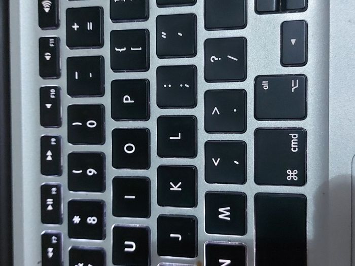 Apple MacBook Pro Model A1278, macOS High Sierra, Intel Core i5, 2.3GHz, 16GB Ram, 128GB SSD, Keyboard issues