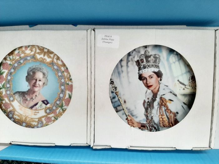 new in unopened box queen Jubilee plate