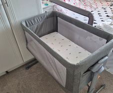 Joie Roomie Co-Sleeper Crib  Excellent Condition