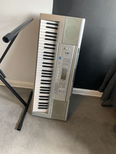 Casio CTK-810 Keyboard with stand