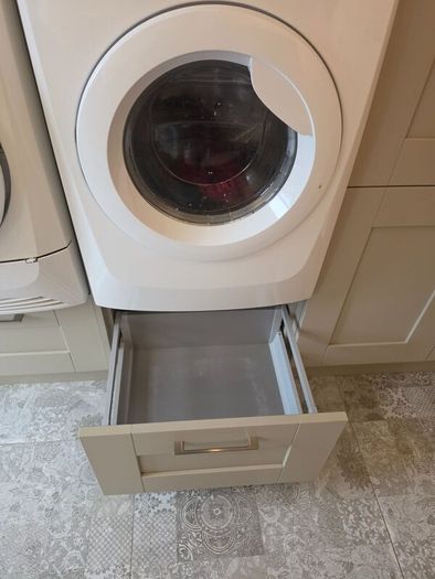 Utility cupboards excellent condition