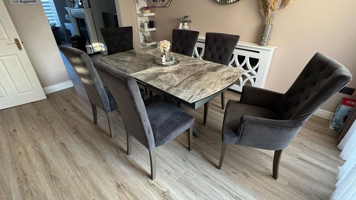 Dinning table and 6 chairs