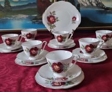 20 Piece Queen Anne Opera Pattern Bone China Gold Gilt Tea Set For 6 Person Setting Made In England