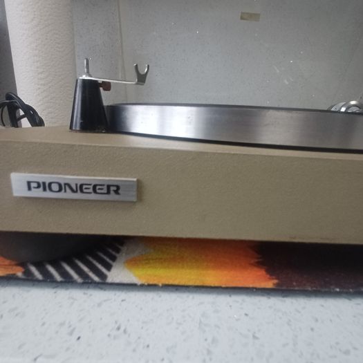 Vintage Pioneer from the golden era 1970s Pioneer PL-514 Auto-Return Turntable