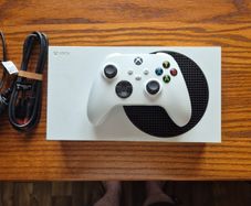 Xbox Series S 512GB + Controller - Perfect Working Order