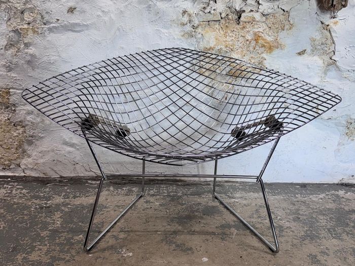 A Pair of Harry Bertoia for Knoll Model 422 Large Diamond Chairs