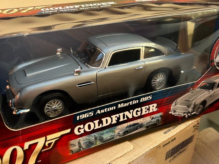 Joyride James Bond 1/18