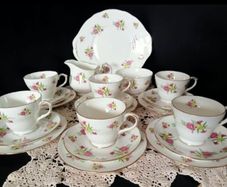 BNIB Duchess English Bone China 21 Ps Tea Set "Carnation"