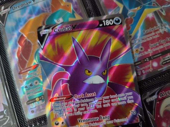 Crobat V ! Full Art ! Ultra Rare ! from Darkness Ablaze Set ! 2020 ! Pokemon Card !