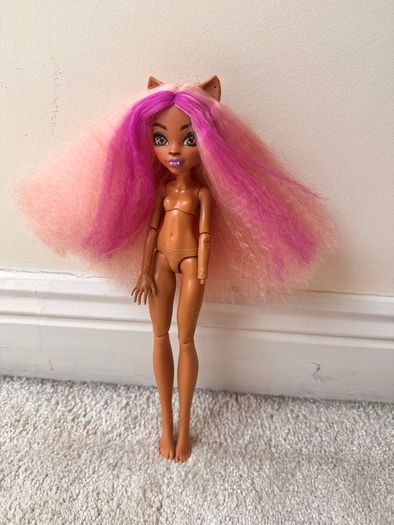 Mattel G3 Monster High Skulltimate Secrets Wave 1 Clawdeen Wolf Doll ONE hand Is Missing Used Please see photos