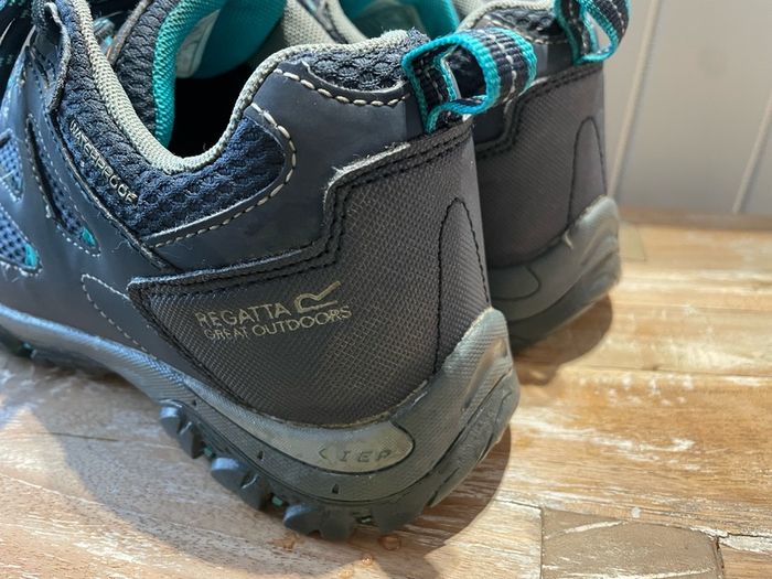 Regatta walking trekking shoes kids women Waterproof Low Walking Shoes size 3