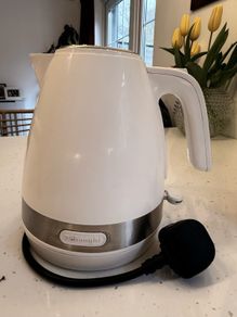 Delonghi Kettle and toaster set
