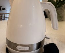 Delonghi Kettle and toaster set