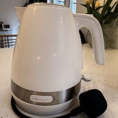 Delonghi Kettle and toaster set