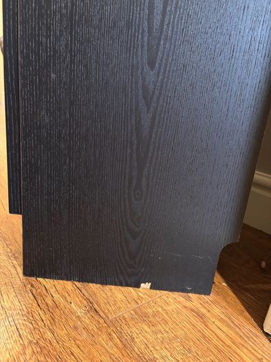 Shelf unit with door