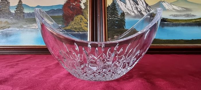 New In Box Waterford Crystal Lismore Pattern 9 Inch Essence Ellipse Bowl