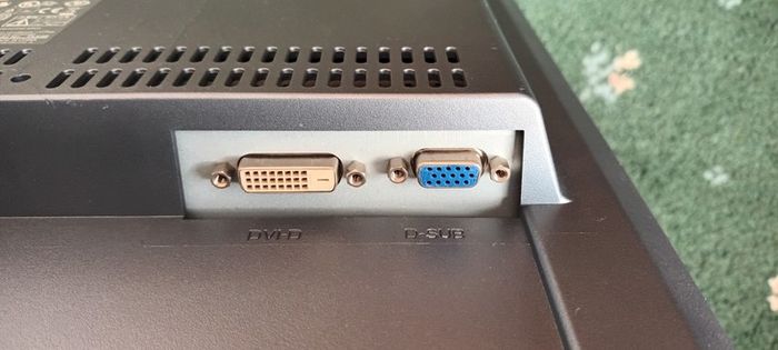 19" Computer Monitor LED