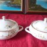 Vintage TK Thun Czechoslovakia Pair Of Porcelain Gold Gilt Tureen With Lid And Gravy Boat And Saucer Image 5