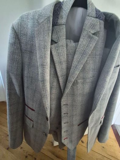 Robert Simpson Collection 3 piece Suit