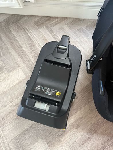 Maxi-Cosi Cabriofix carseat & base