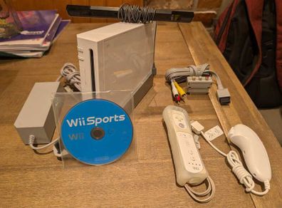 Nintendo Wii Bundle - Full set with Wii Sports - #438