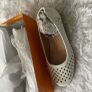 1,000  pairs of women's shoes Image 3