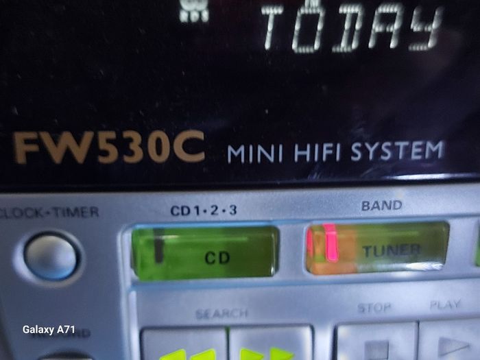 Philips Mini HIFI Systejm, Model FW530C, Radio, 3 CD changer and Dual Tape, in excellent cosmetic condition