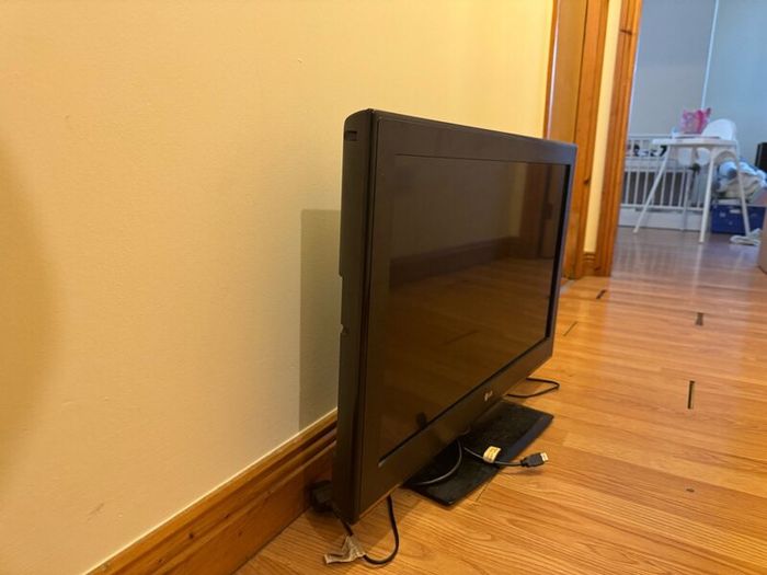 LG Flat Screen TV 32CS460  Black
