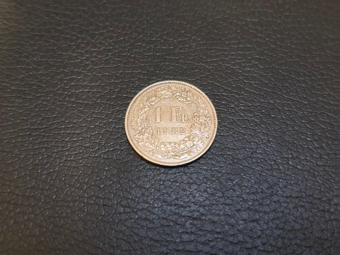 1982 One Franc Switzerland Coin Low Mintage Key Date Suisse