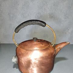 Massive copper kettle with bakelite handle
