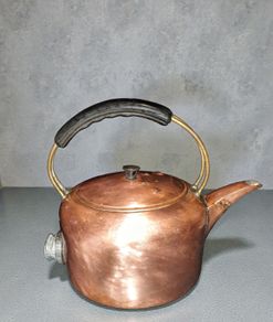 Massive copper kettle with bakelite handle