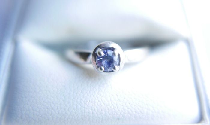 Vintage 9ct White Gold 375 & Blue Sapphire Stacker Ring 2,78g size N