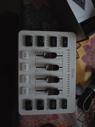 Fifine SC3 Streaming gaming mixer White