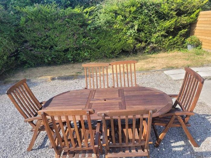 Teak Garden extending table and 6 reclining armchairs