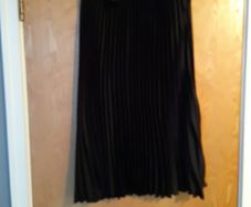 New  Look Plain Pleated  Black Skirt. S.12. B.N.W.T.